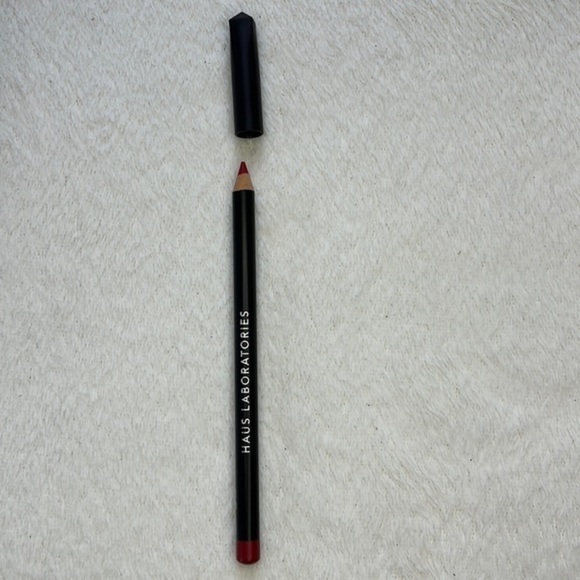 The Sparkling Revolution: Unleashing Creativity w Lady Gaga's HAUS LABORATORIES - Picture 4 of 6